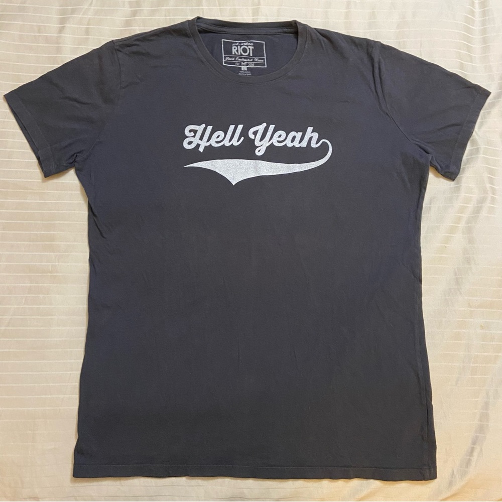 “Hell Yeah” Sub_Urban Riot shirt 👾🤘🏽😎 Size L